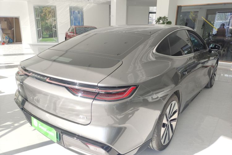 吉利银河 银河E8 2024款 550km 后驱MAX车身外观7