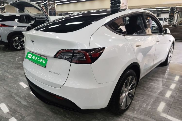 特斯拉 Model Y 2021款 长续航全轮驱动版 3D7车身外观7