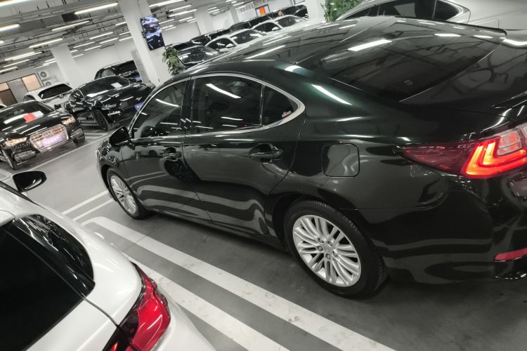 雷克萨斯ES 2015款 200 精英版车身外观4