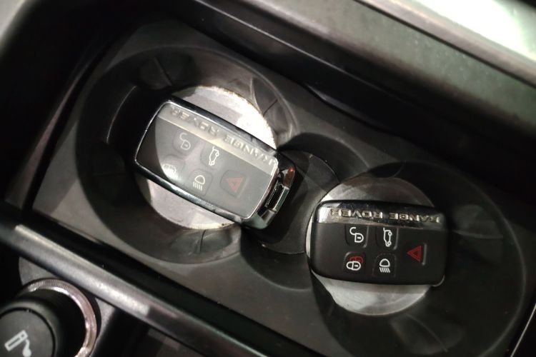 路虎 揽胜极光 2017款 2.0T 英伦锋尚版中控内饰11