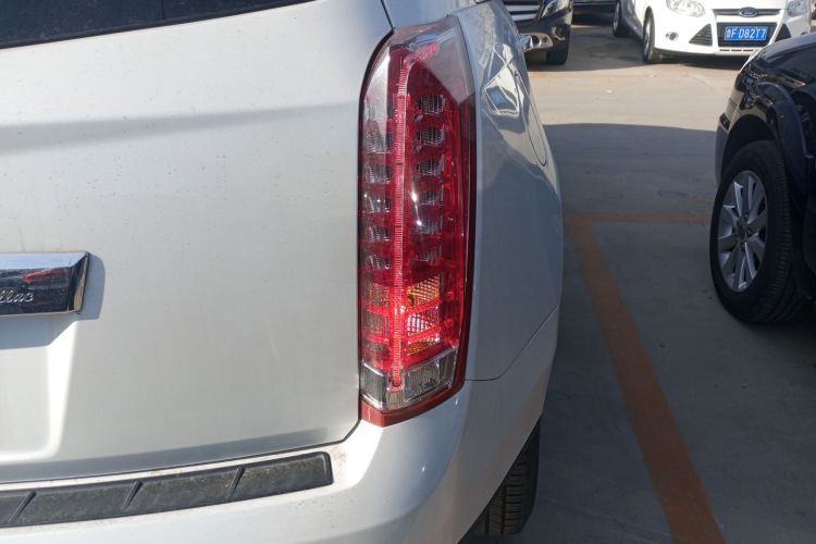 凯迪拉克SRX 2015款 3.0L 舒适型车身外观9