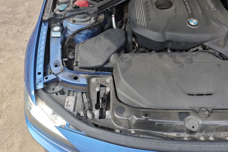 宝马3系 2019款 320i M运动曜夜版局部细节9006