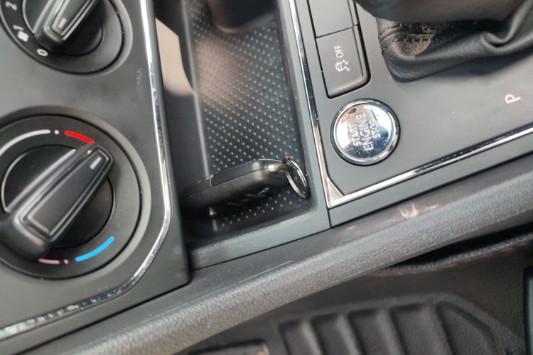 大众 朗逸 2017款 1.6L 自动舒适版中控内饰7001