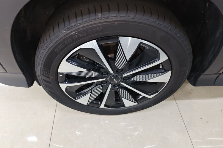 比亚迪 宋PLUS新能源 2025款 DM-i 112KM 尊荣型车身外观6007