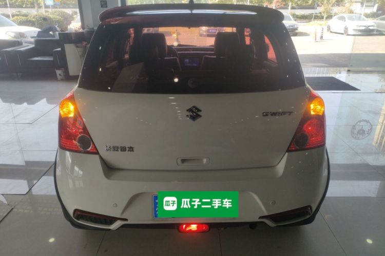 铃木 雨燕 2016款 1.5L 自动时尚型酷玩版车身外观6004