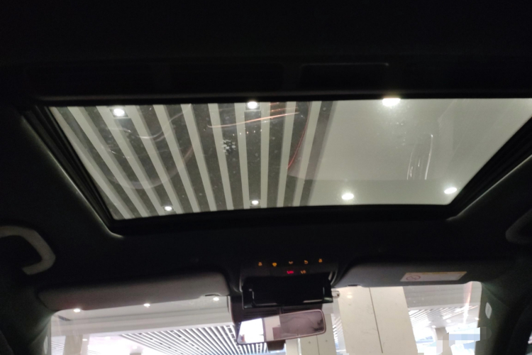 奔驰EQC 2022款 改款 EQC 400 4MATIC中控内饰22