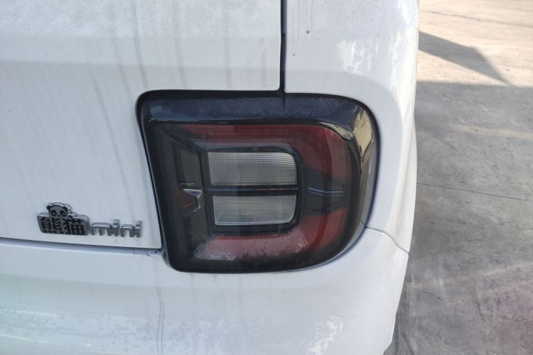 吉利银河 熊猫 2025款 210km 元气熊车身外观9