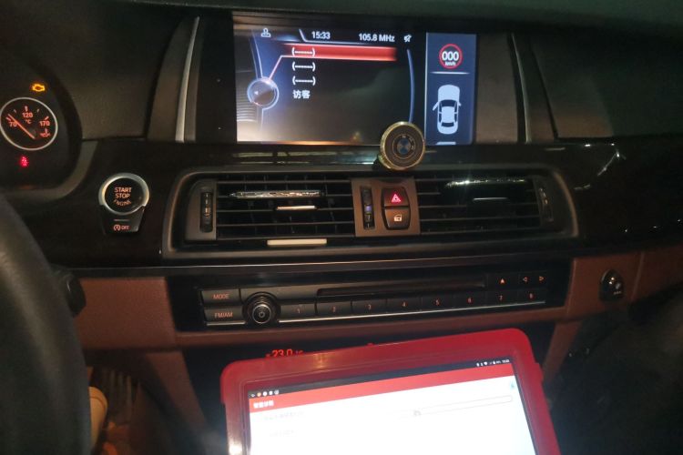 宝马5系 2014款 525Li 领先型中控内饰16