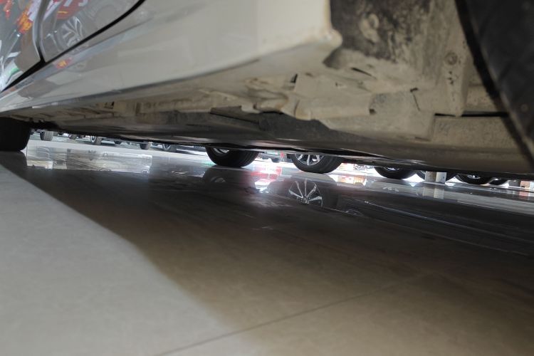 丰田 卡罗拉 2023款 1.8L 智能电混双擎 精英版局部细节9002