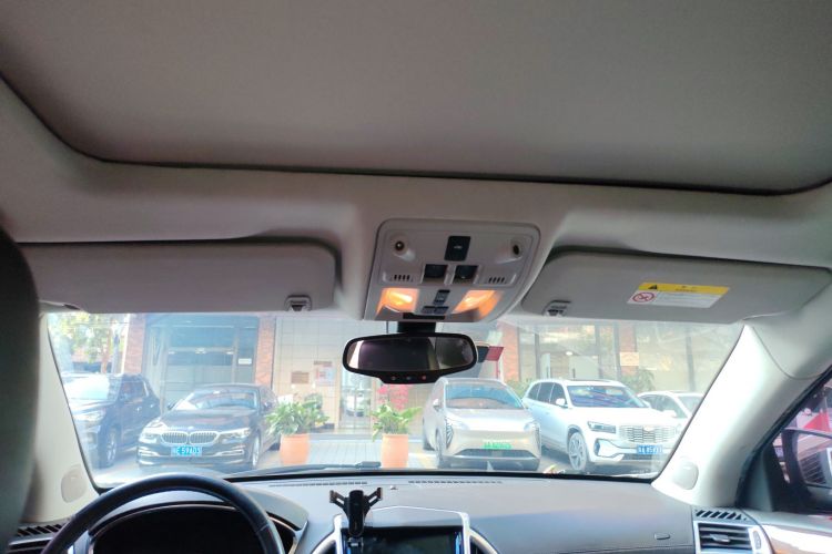 凯迪拉克SRX 2014款 3.0L 精英型中控内饰22