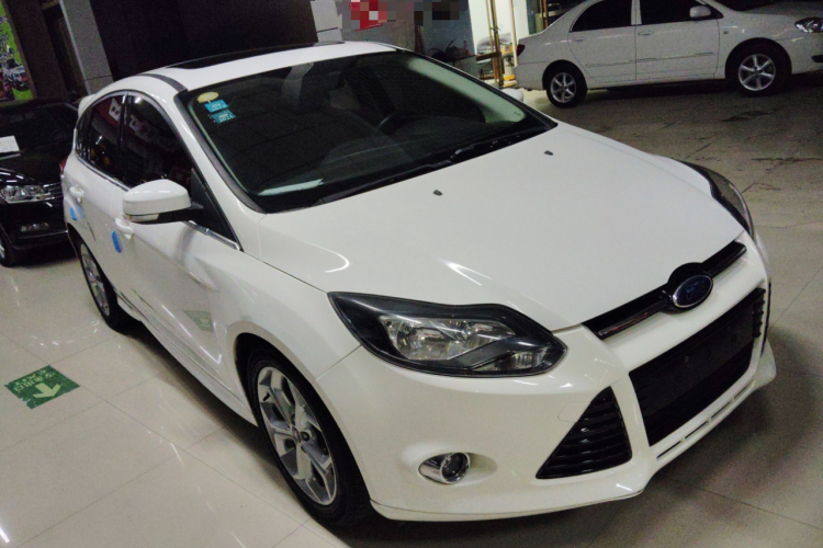 福特 福克斯 2012款 两厢 2.0L 自动豪华运动型车身外观6002