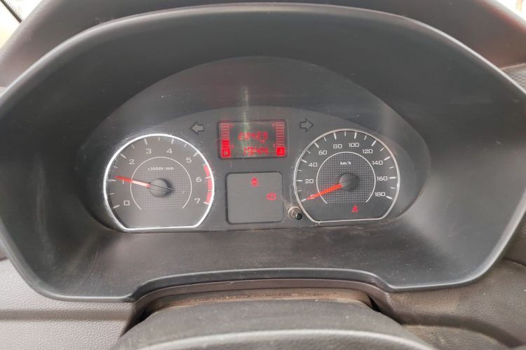 五菱汽车 五菱宏光V 2019款 1.5L劲取版国VI LAR中控内饰14