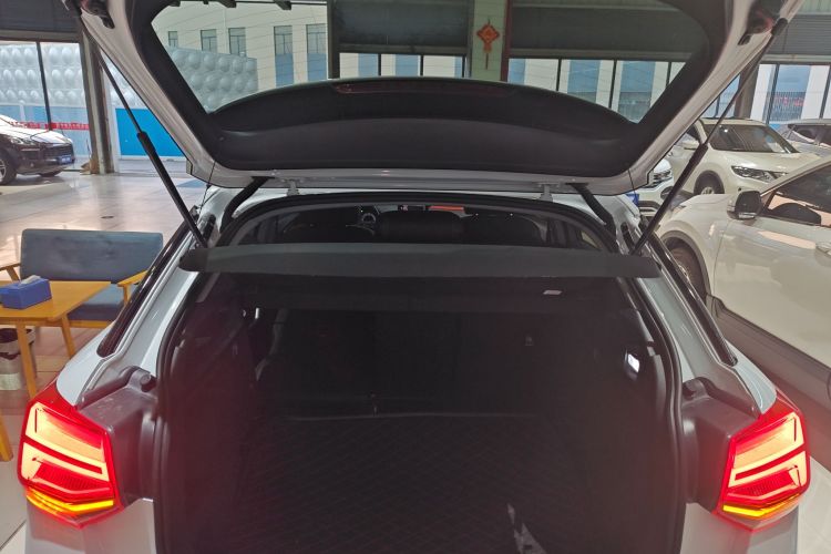 奥迪Q2L 2020款 35 TFSI 进取动感型机舱底盘23