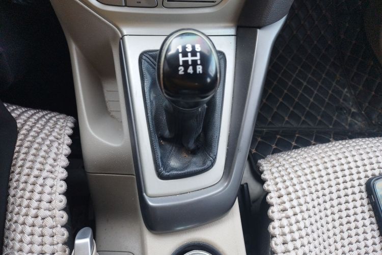 福特 福克斯 2012款 三厢 1.6L 手动舒适型中控内饰18