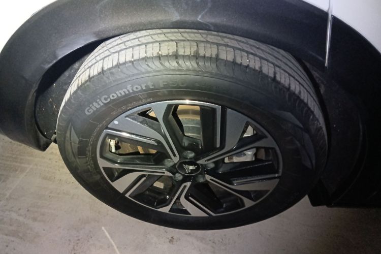 哪吒汽车 2023款 哪吒U-Ⅱ 挑战版 500 U秀 磷酸铁锂车身外观6008