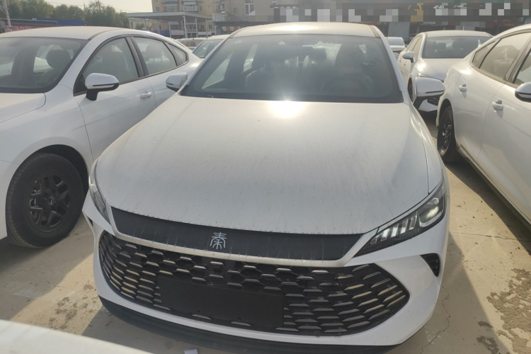 比亚迪 秦PLUS 2025款 DM-i 智驾版 55KM领先型车身外观2