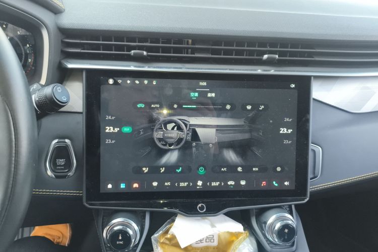 领克01 2023款 2.0TD 两驱亚运版中控内饰16