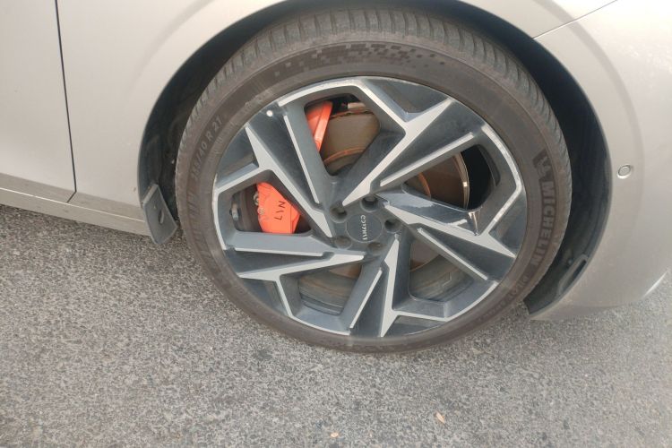 领克Z10 2024款 95kWh 702km四驱智驾Ultra车身外观10