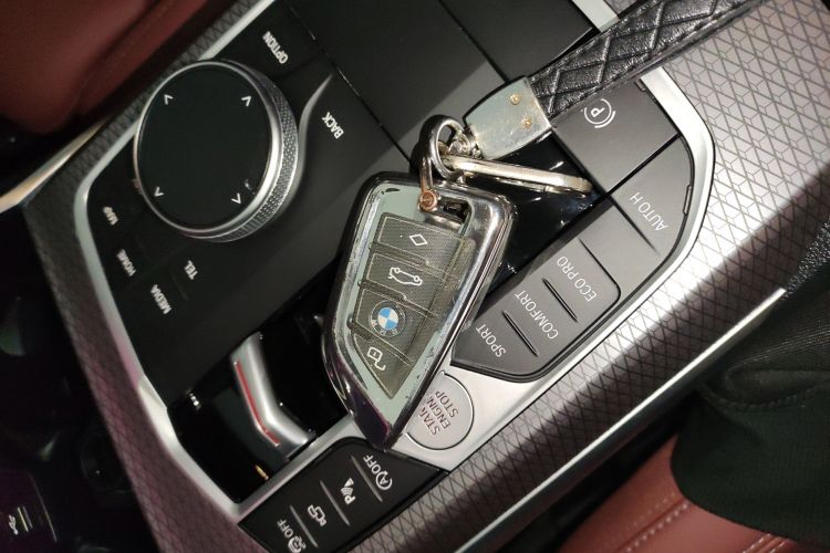 宝马3系 2025款 330Li M运动曜夜套装中控内饰11