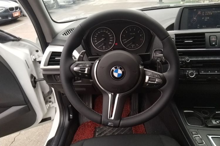 宝马1系(进口) 2016款 118i 领先型局部细节13