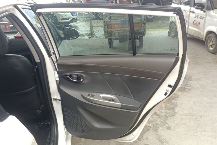 丰田 YARiS L 致炫 2015款 1.5E 自动魅动版中控内饰7006