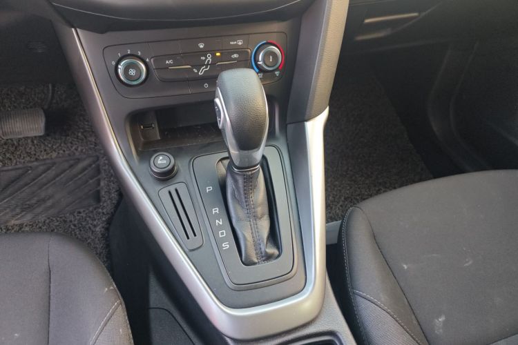 福特 福克斯 2015款 两厢 1.6L 自动舒适型局部细节18