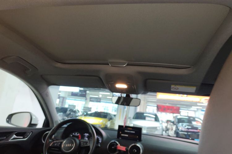 奥迪A3 2018款 30周年年型 Limousine 35 TFSI 时尚型中控内饰22