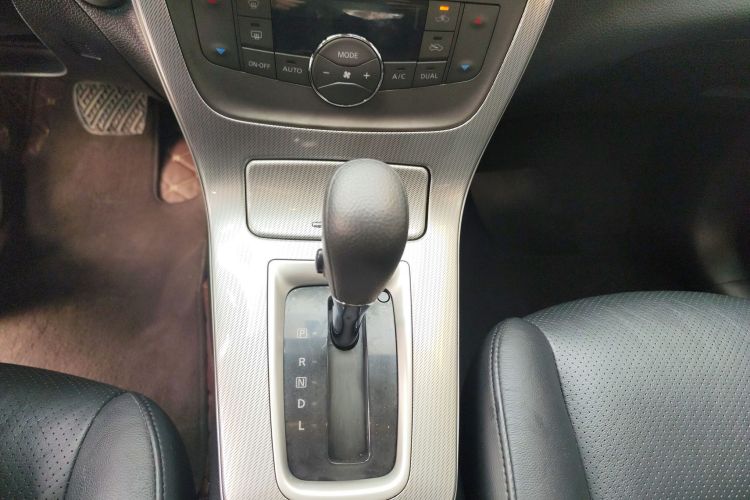 日产 轩逸 2014款 1.6XV CVT尊享版中控内饰18