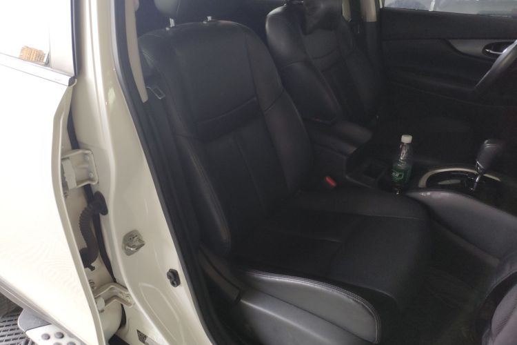 日产 奇骏 2015款 2.0L CVT舒适MAX版 2WD局部细节41