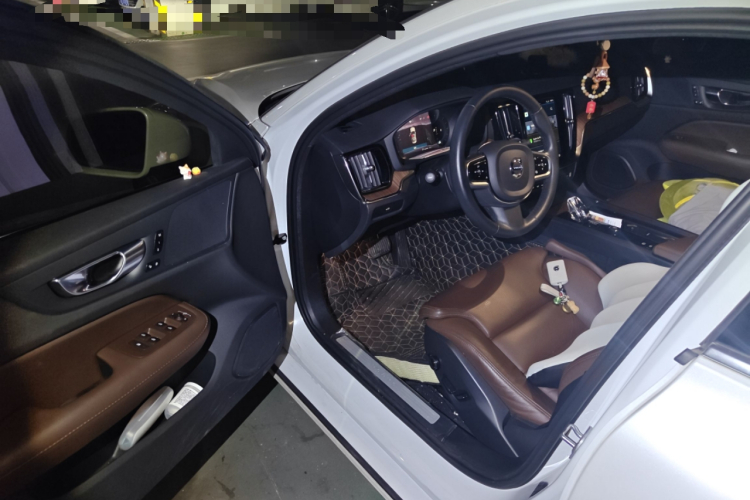 沃尔沃S60 2023款 B4 智远豪华版中控内饰7003