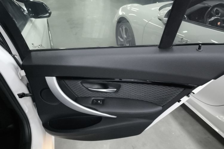 宝马3系 2017款 320i M运动型中控内饰7006