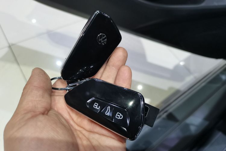 大众 高尔夫 2025款 改款二 300TSI R-Line中控内饰11