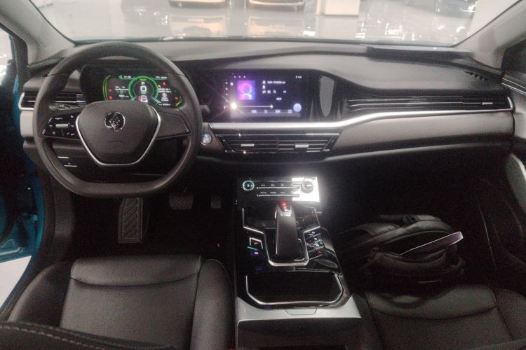 江铃集团新能源 羿 2023款 标准续航行业版中控内饰7002