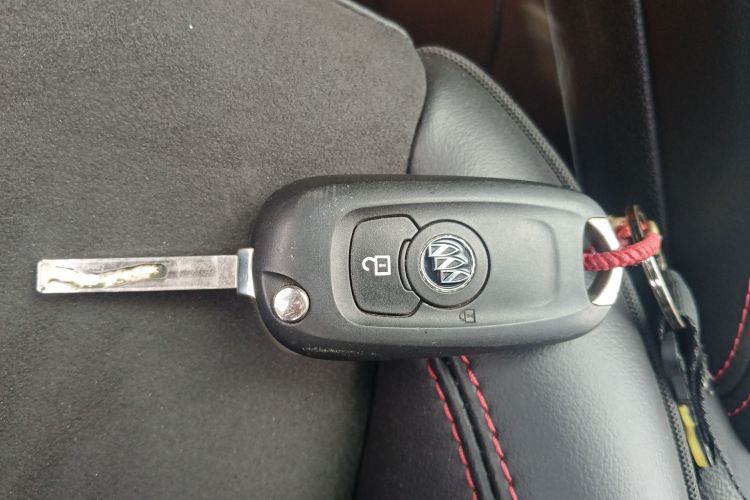 别克 威朗 2016款 两厢GS 20T 双离合燃情运动型中控内饰11