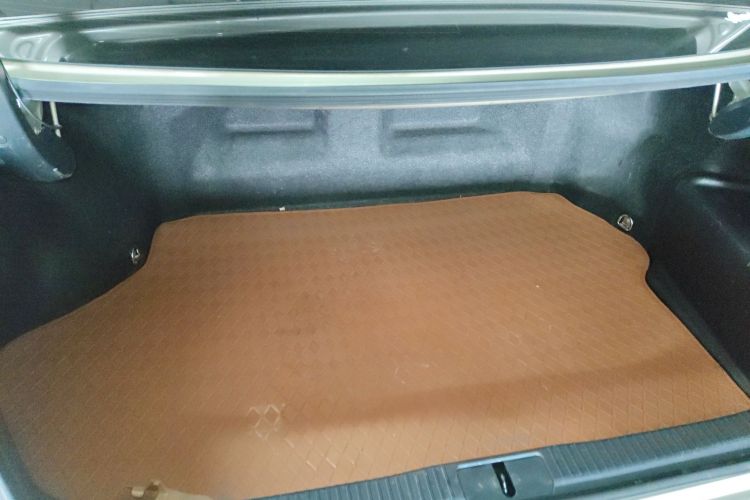 雷克萨斯ES 2013款 300h 精英版局部细节23