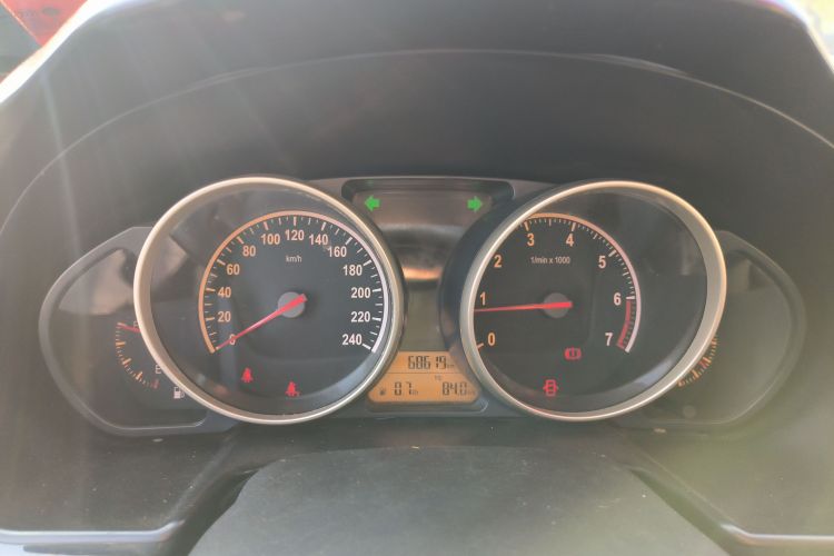 中华H330 2013款 1.5L 手动舒适型中控内饰14