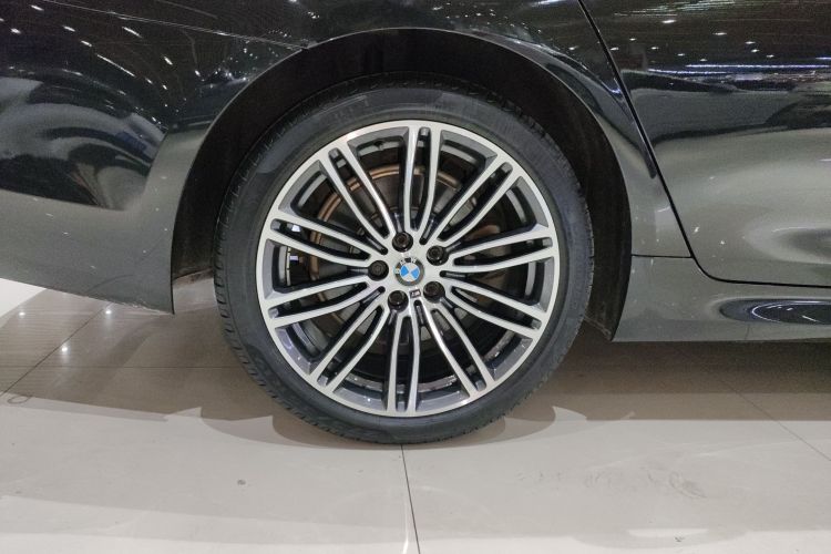 宝马5系 2018款 530Li xDrive M运动套装车身外观6008