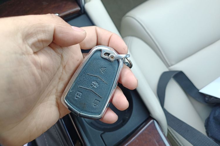 凯迪拉克XTS 2017款 28T 技术型中控内饰11