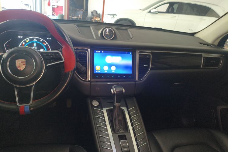 众泰SR9 2017款 2.0T 自动极致之梦版中控内饰16