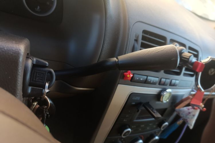 别克GL8 2014款 2.4L 经典版中控内饰18