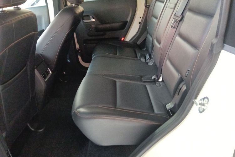 北京越野 北京BJ40 2016款 40L 2.3T 自动四驱尊享版中控内饰21