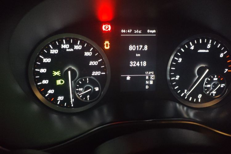 奔驰 威霆 2023款 2.0T 商务版 7座中控内饰15