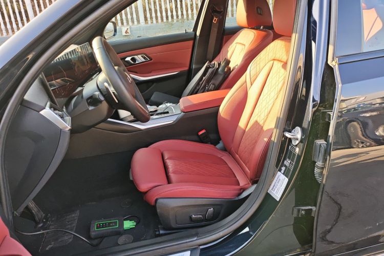 宝马3系 2024款 325i M运动曜夜套装中控内饰19