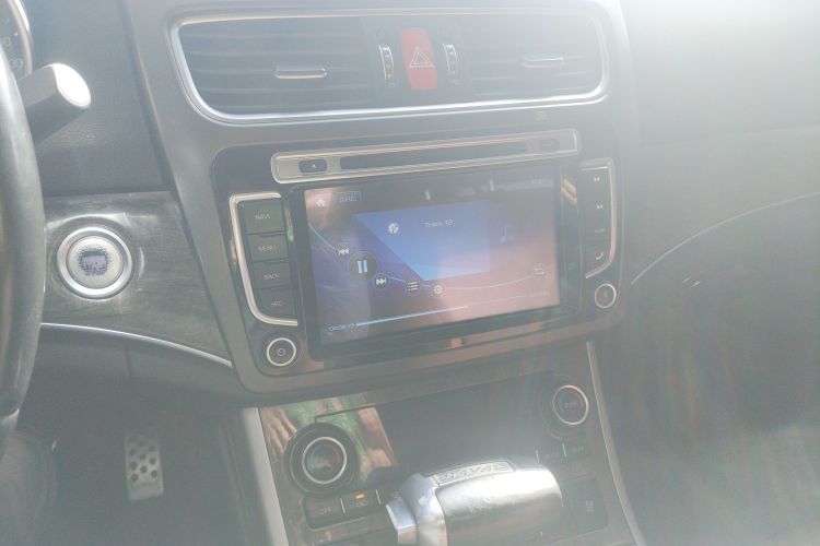 哈弗H8 2015款 2.0T 两驱精英型中控内饰16