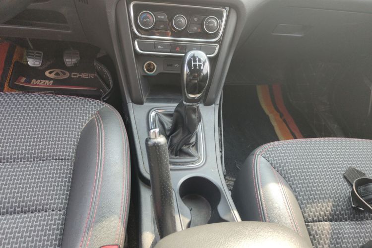 奇瑞 瑞虎3 2016款 1.6L 手动智尚版中控内饰18