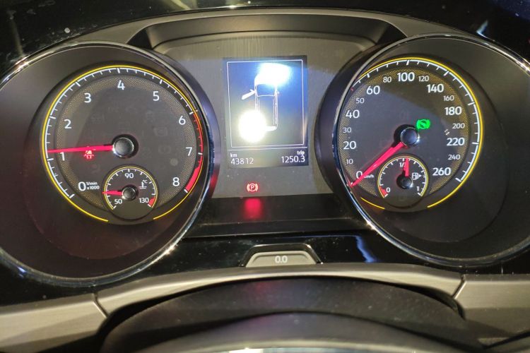 大众 2021款 途安L 280TSI DSG舒适版 7座中控内饰15