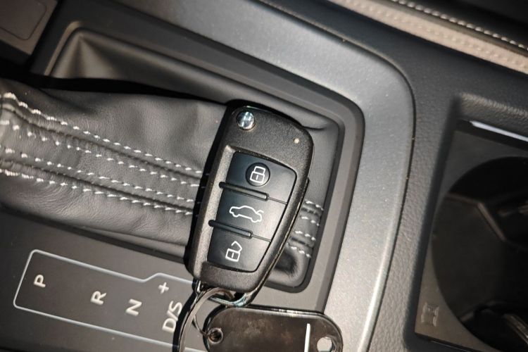 奥迪Q3 2024款 40 TFSI 时尚动感型中控内饰7001