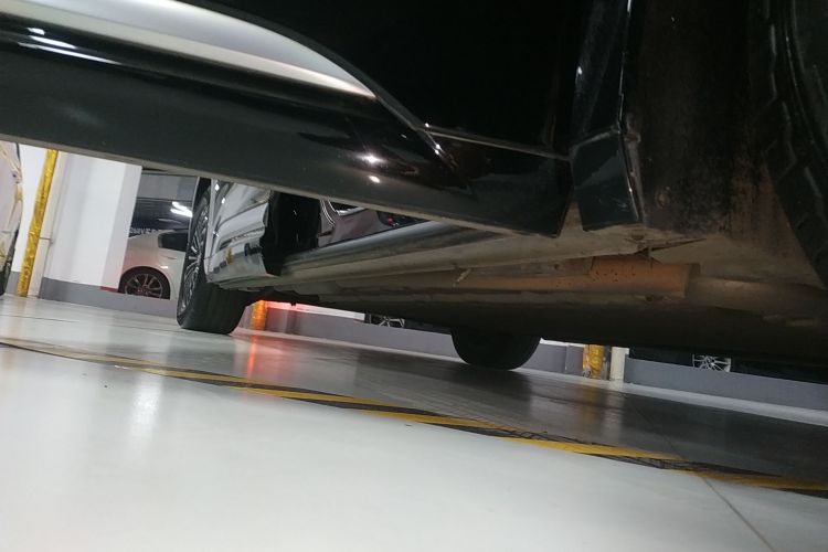 腾势D9 2022款 DM-i 1040 尊贵型局部细节9001