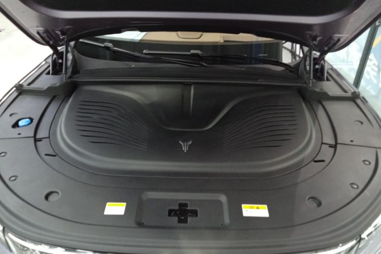 岚图汽车 岚图FREE 2025款 FREE+ 四驱乾崑版机舱底盘24