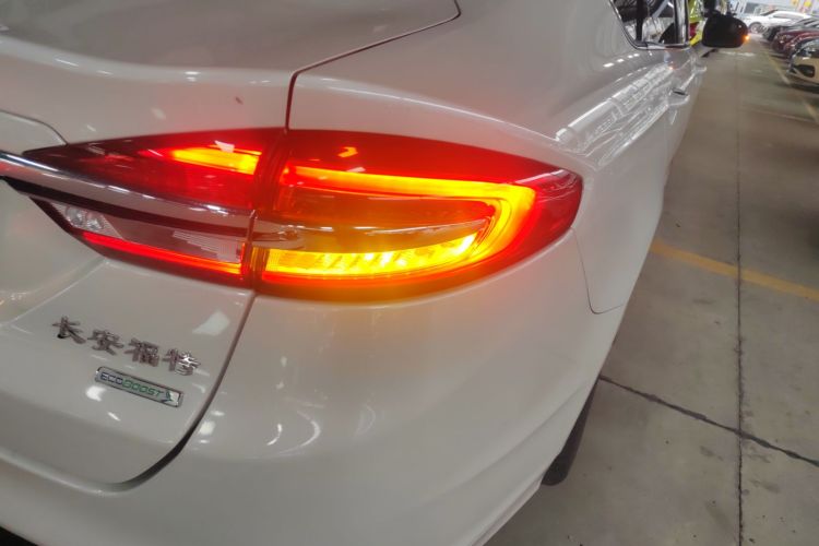 福特 蒙迪欧 2018款 EcoBoost 180 时尚型车身外观6006